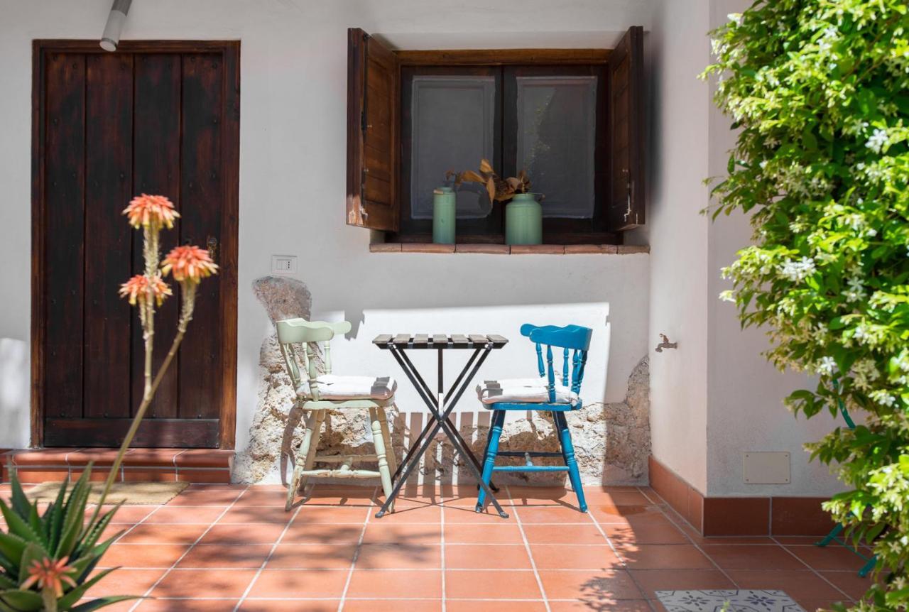 Bed & Breakfast Bed And Book Giusino Palermo
