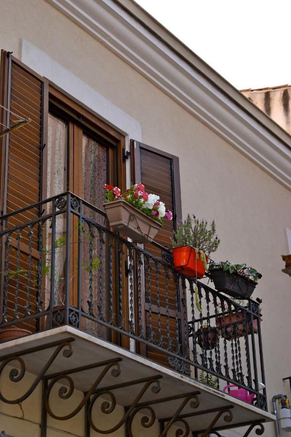 Mau House 44 *