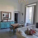 Piazza Marina Chic