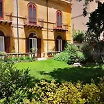 Garden Suite in private villa on Via Libertà