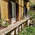 Garden Suite in private villa on Via Libertà