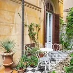 Garden Suite in private villa on Via Libertà