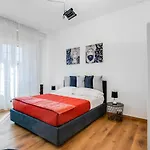 Residenza Dei Poeti - Roomy And Modern Flat