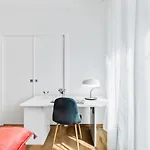 Residenza Dei Poeti - Roomy And Modern Flat