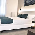 Leone Apartments