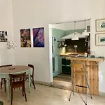 Casa Atelier in centro su Villa Filippina