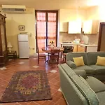 Massimo Teather Suite