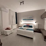Leone Apartments