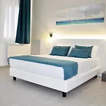 Leone Apartments
