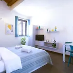 Spazio E Colore Nel Cuore Della Citta