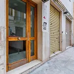 Villa Malfitano And Lolli Station Apt With Terrace