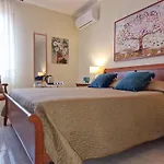 Lorenzo Guest Suite With Free Private Parking-- Cantieri Culturali