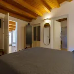 Maquedino Holiday Home & Terrace - Cozy Central Loft