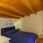 Maquedino Holiday Home & Terrace - Cozy Central Loft