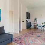 Casa Di Vetro