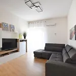 Iflat Normanni Lounge Apartment