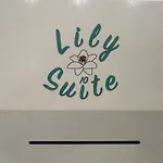 Lily Suite 10