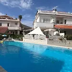 Full Semi-Garden Apartment In Villa At Mondello