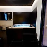 Maximum Hub Suite&Spa