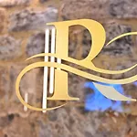 Raquel Suite And Spa
