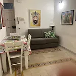 Casa di fronte la Cattedrale