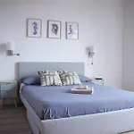 Chic And Cozy Apartment With Balcony
