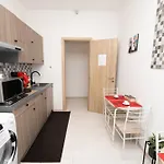 Central Room 128L