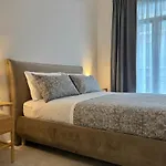 Historic Central Balcony Rooms & Apartment On Via Maqueda