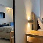 Historic Central Balcony Rooms & Apartment On Via Maqueda