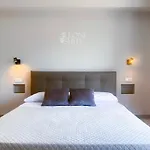 Leone Suite View & Restaurant