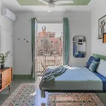 Flowery Floor Studio & Apartment