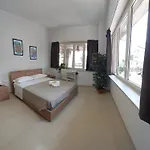 Un Passo Dal Porto