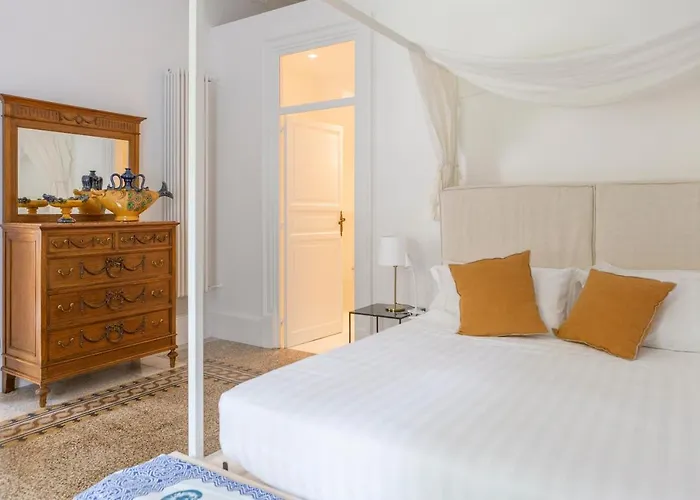 Garden Suite in private villa on Via Libertà