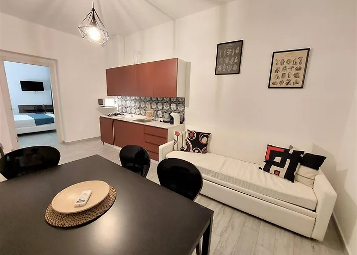 Leone Apartments