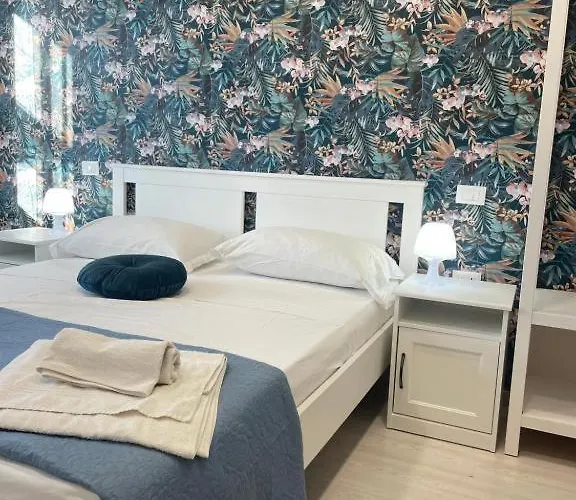 Central Rooms 128