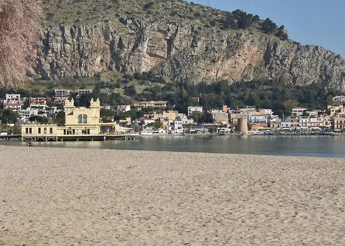 Aglaia House