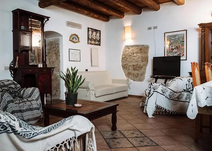 Filippo\'S Holiday House