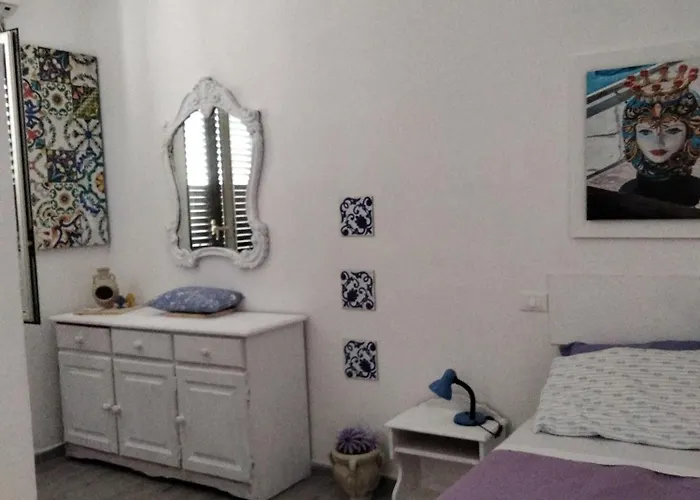 Casetta Blu Mondello Zona Partanna