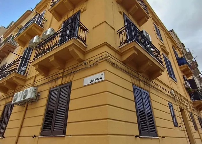 Triscele House
