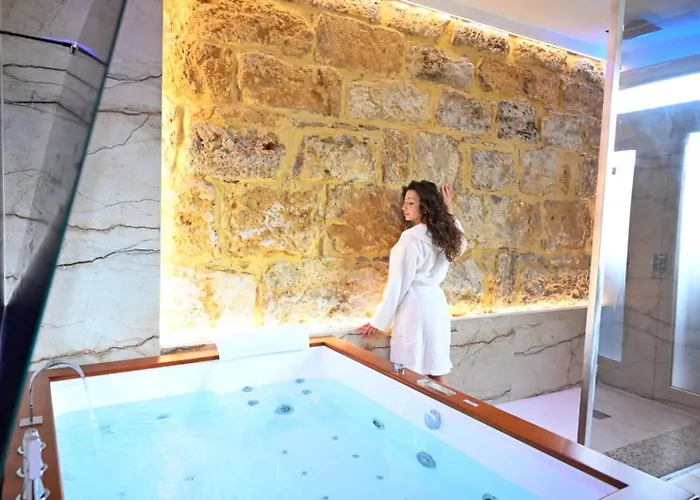 Raquel Suite And Spa