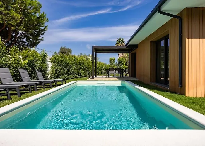 Luxury Jacuzzi Villa Atena
