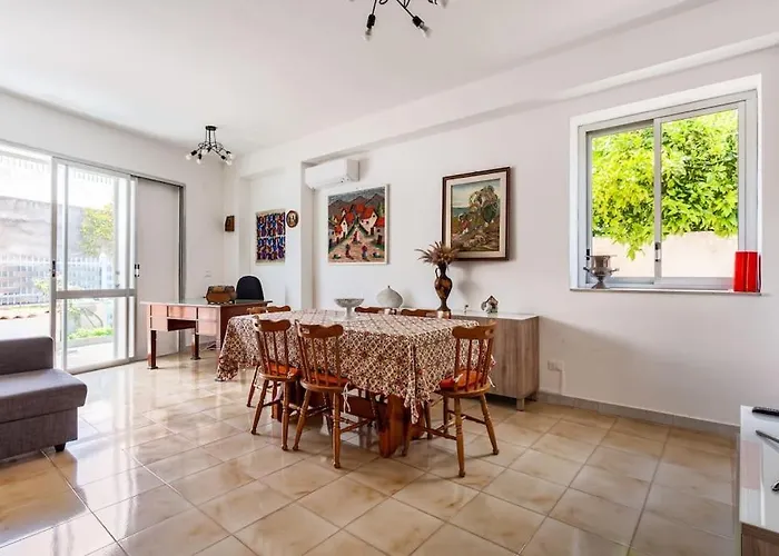 Bright Apartment In Mondello 350 M To The Beach