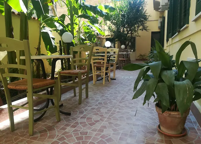 Le Rose Del Viale