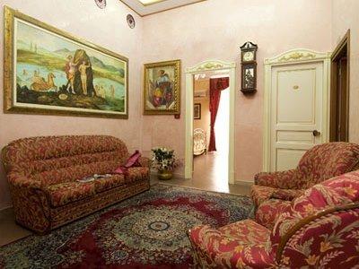 Joli Hotel