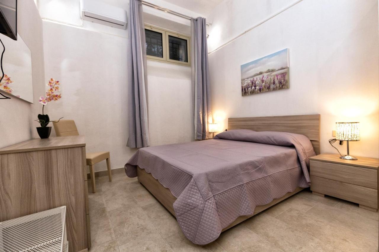Bed & Breakfast Garden House: And For Holidays Palermo