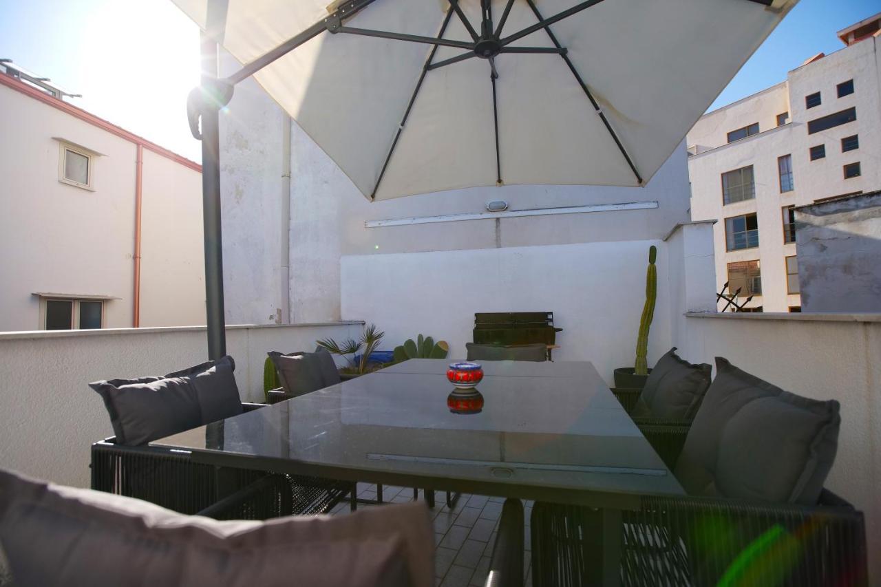Design In Center With Terrace *