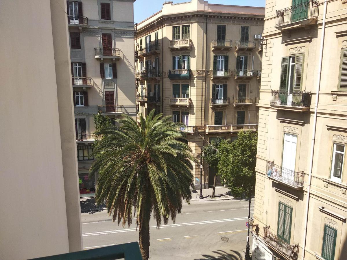 Lgb Students And Youth Tourists - New Friends Loves Flirt Adventures * Palermo