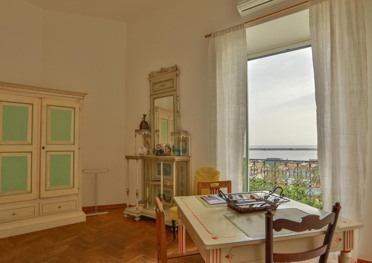 Amazing Sea View In Historic Building In Downtown By Wonderful Italy Apartment *