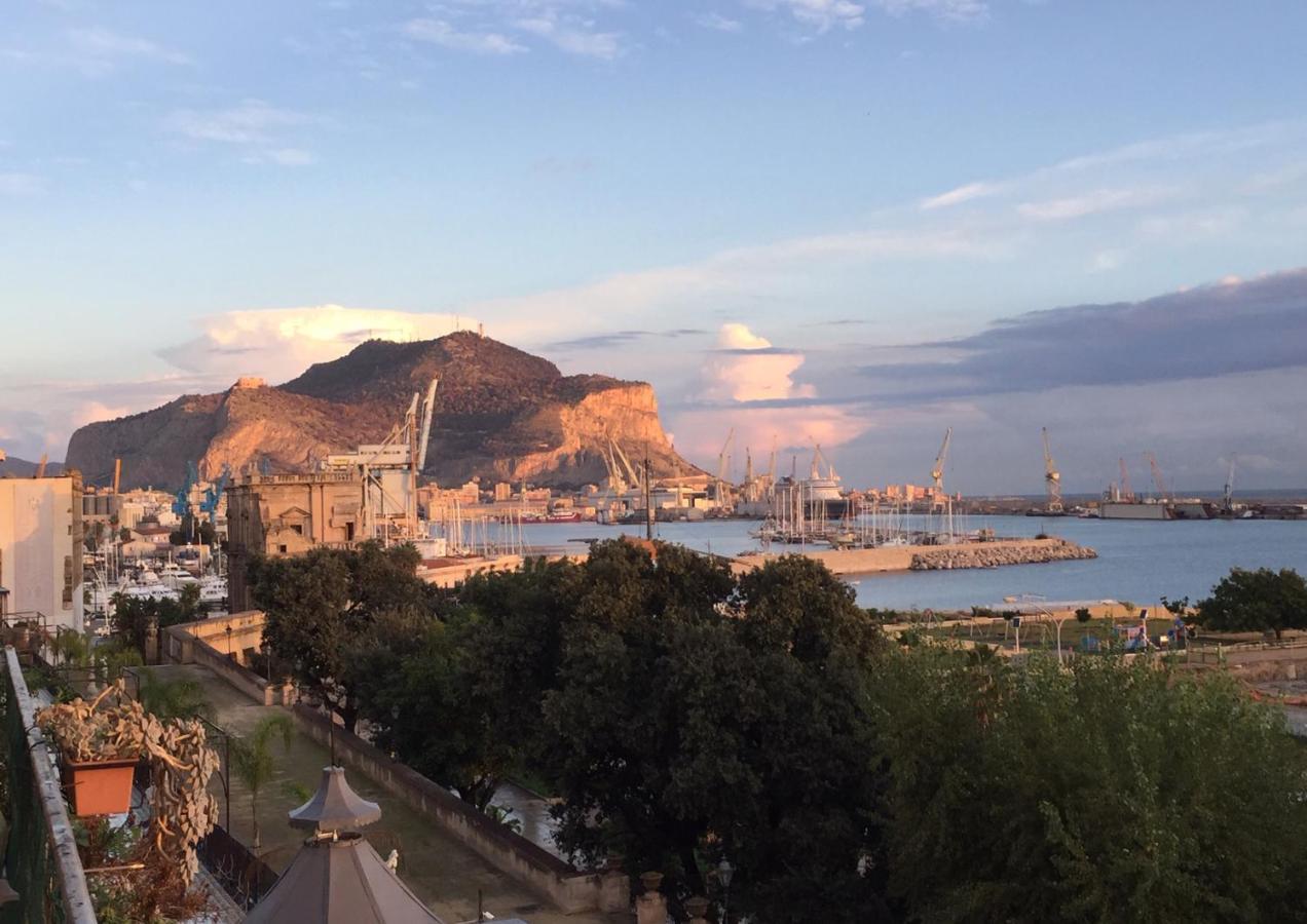 Amazing Sea View In Historic Building In Downtown By Wonderful Italy Apartment *
