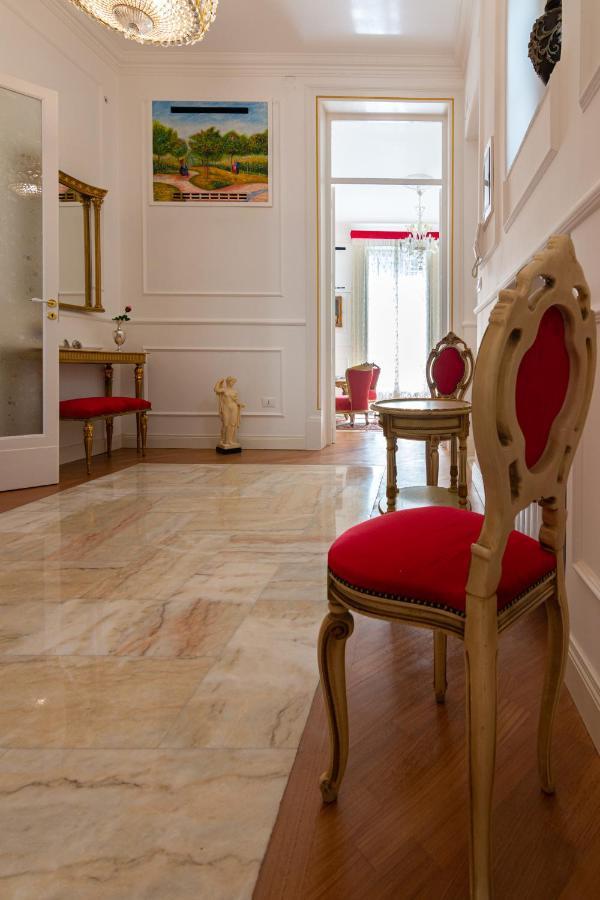 Apartment Le Rose Di Nonna Maria, Di Lusso In Centro Citta